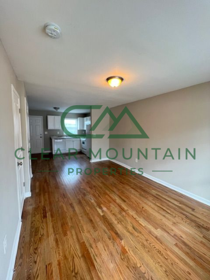 411 Hagood St #B - Photo 4 of 9