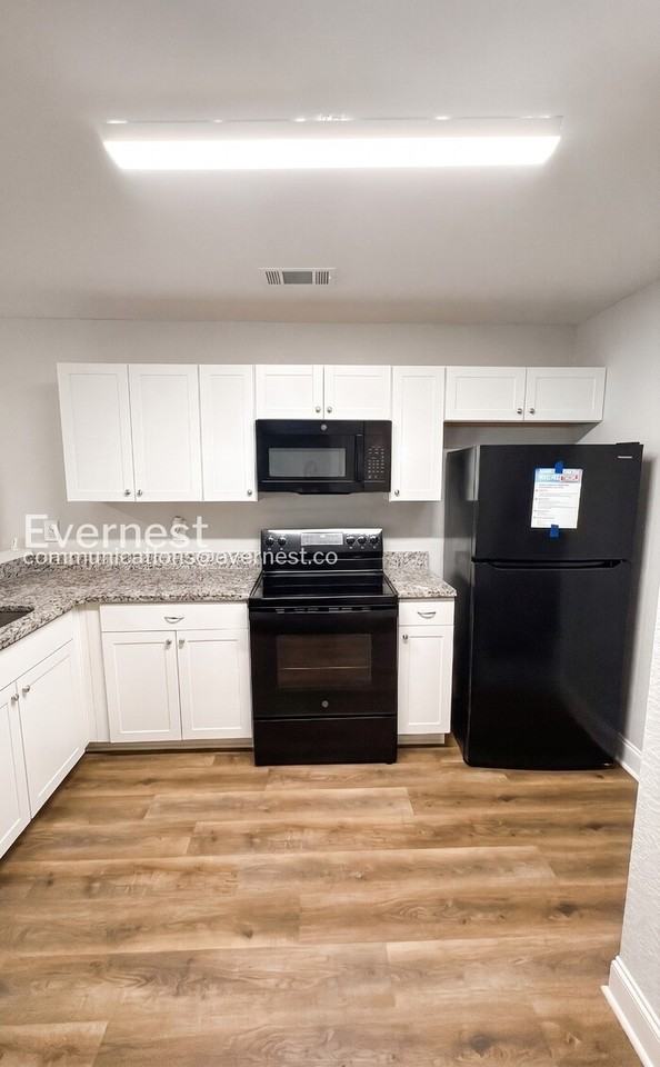 114 Blanton Ave - Photo 4 of 22