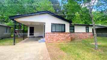featured image of 428 N Oak St