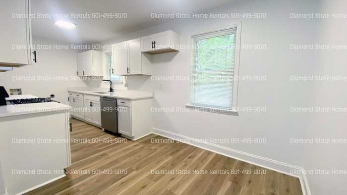 428 N Oak St - Photo 3 of 13