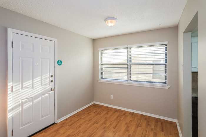 2614 Chevy Chase Dr - Photo 5 of 15