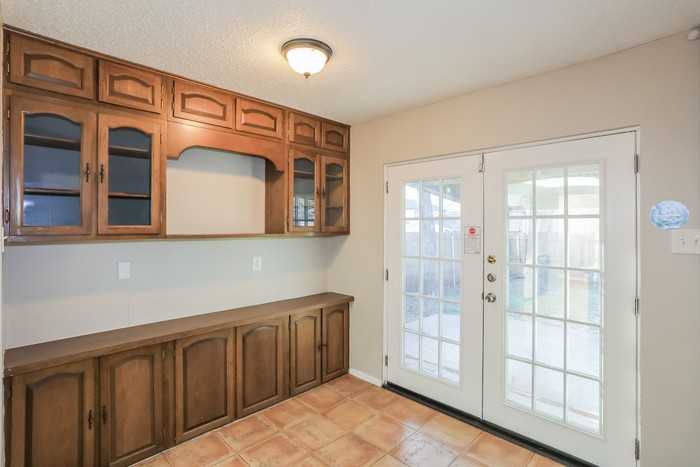 2614 Chevy Chase Dr - Photo 6 of 15