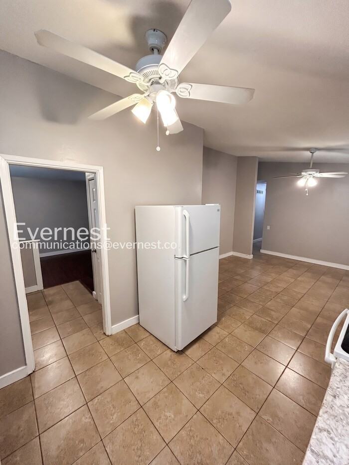 560 Jamaica Pl - Photo 4 of 26