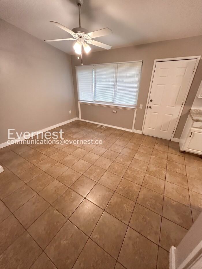 560 Jamaica Pl - Photo 6 of 26