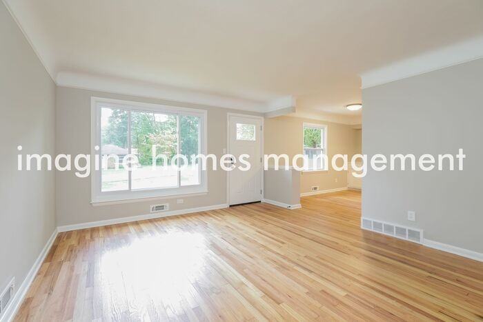 4626 Silverdale Rd - Photo 4 of 16