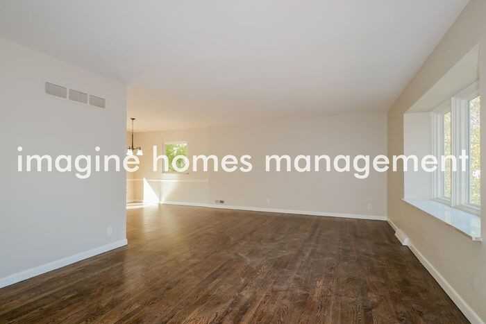 101 Thorncliff Ln - Photo 4 of 17