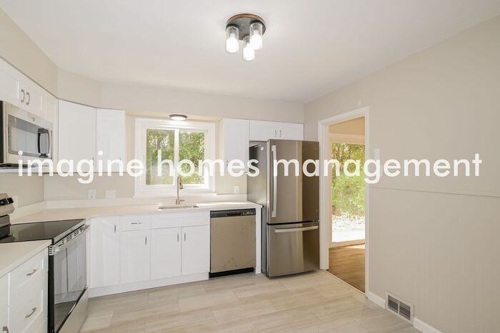 101 Thorncliff Ln - Photo 6 of 17