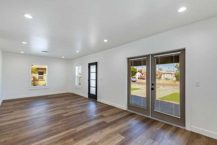 1329 E Brill St - Photo 7 of 25