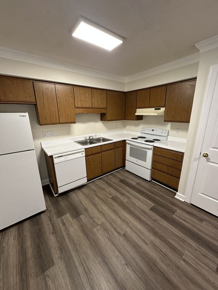 3502 Ivy Commons Dr #302 - Photo 3 of 8