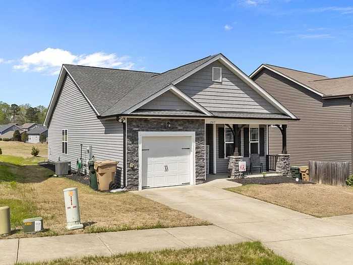 207 Balboa Pkwy - Photo 2 of 34