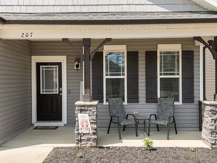 207 Balboa Pkwy - Photo 3 of 34