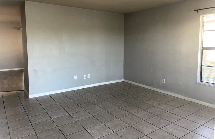 610 Se 10th St #A - Photo 4 of 8