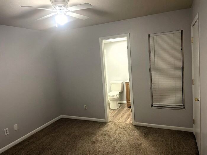 610 Se 10th St #A - Photo 5 of 8