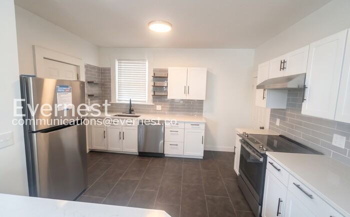 1681 Manchester Ave - Photo 2 of 25