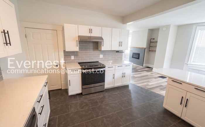 1681 Manchester Ave - Photo 3 of 25