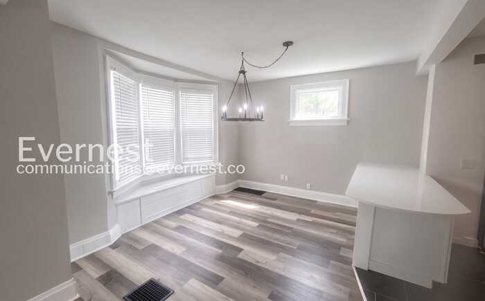 1681 Manchester Ave - Photo 5 of 25