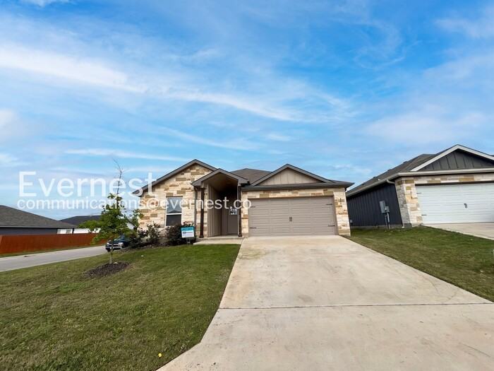 2204 Hornbeam St - Photo 2 of 20