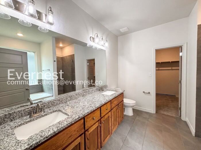 2204 Hornbeam St - Photo 5 of 20