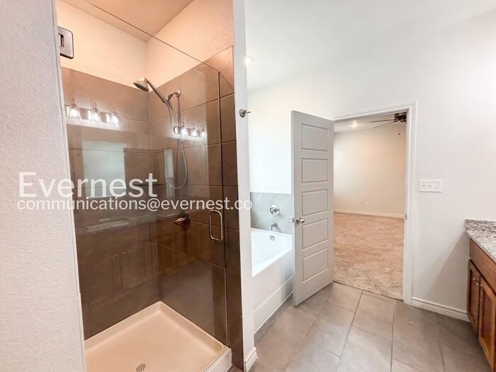 2204 Hornbeam St - Photo 6 of 20