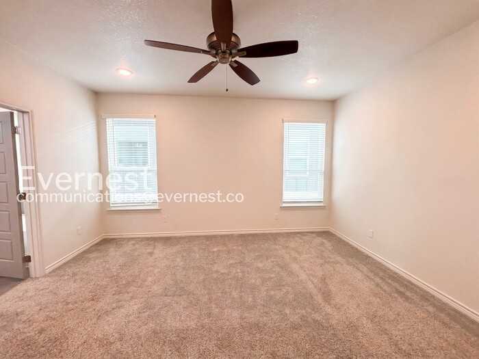 2204 Hornbeam St - Photo 7 of 20