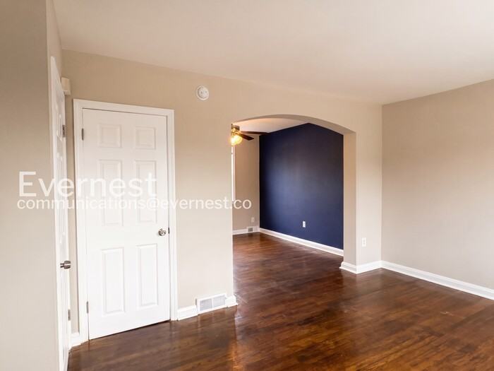 1408 Cedarcroft Rd - Photo 3 of 32