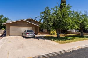 featured image of 226 E Erie Dr #3