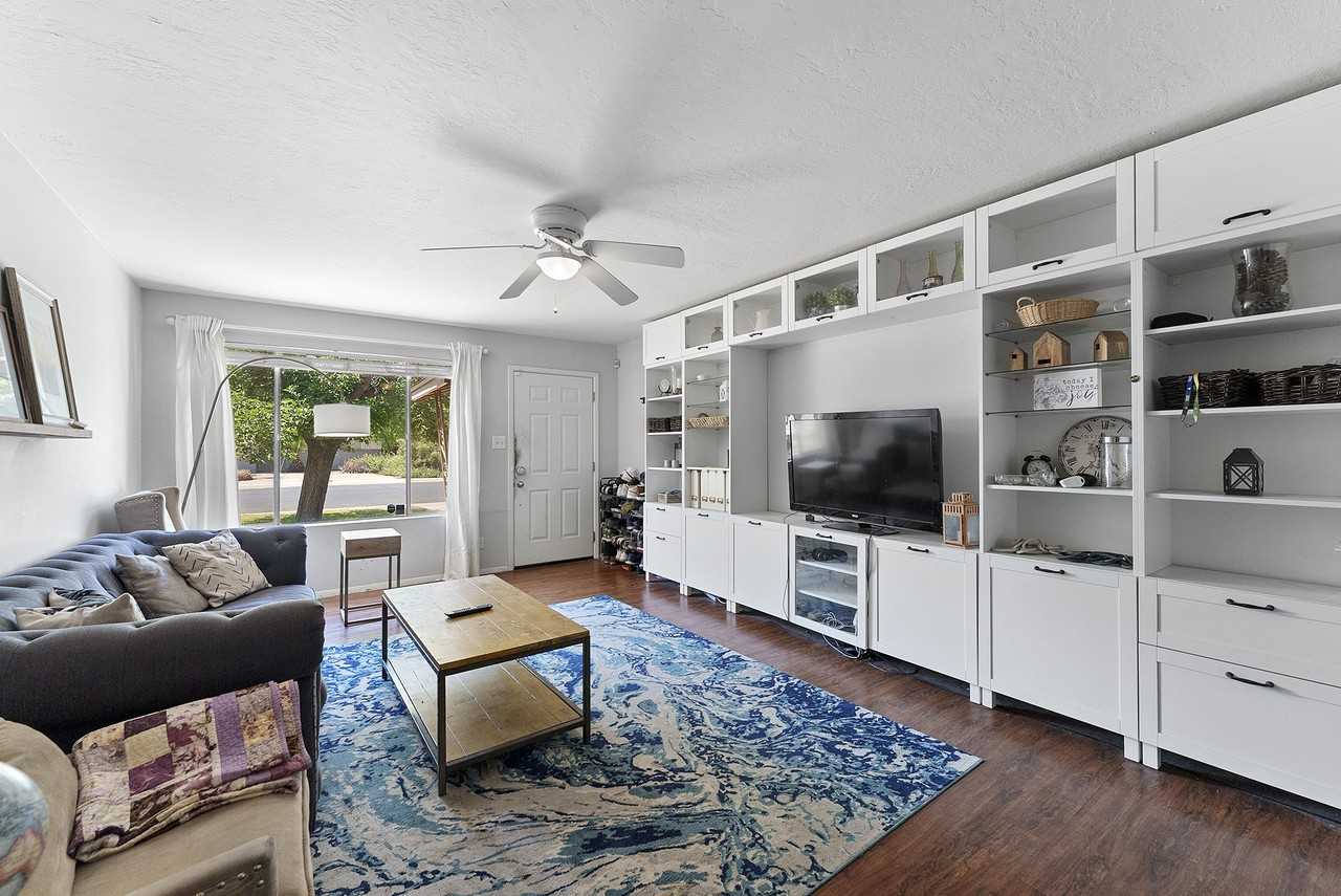 226 E Erie Dr #3 - Photo 2 of 13