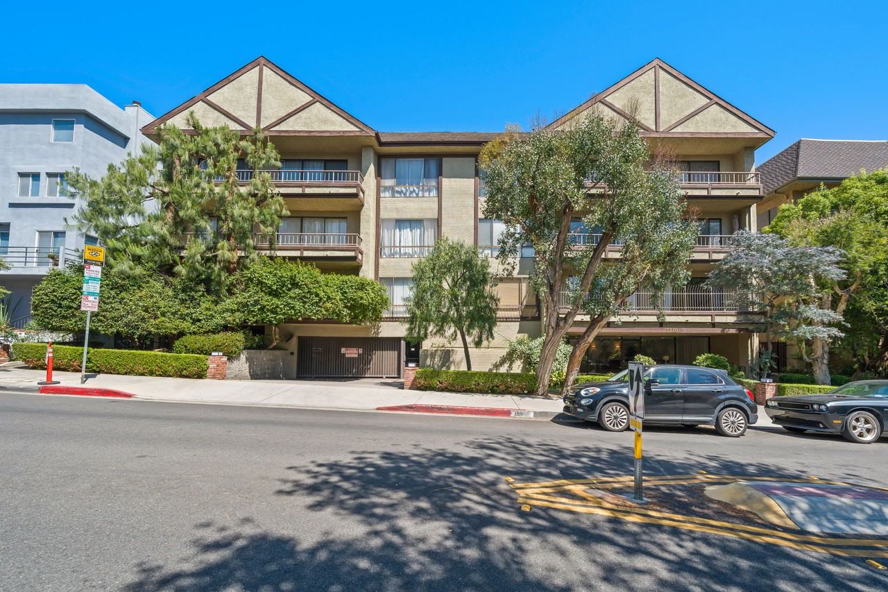 1210 N Kings Rd #203 - Photo 2 of 44