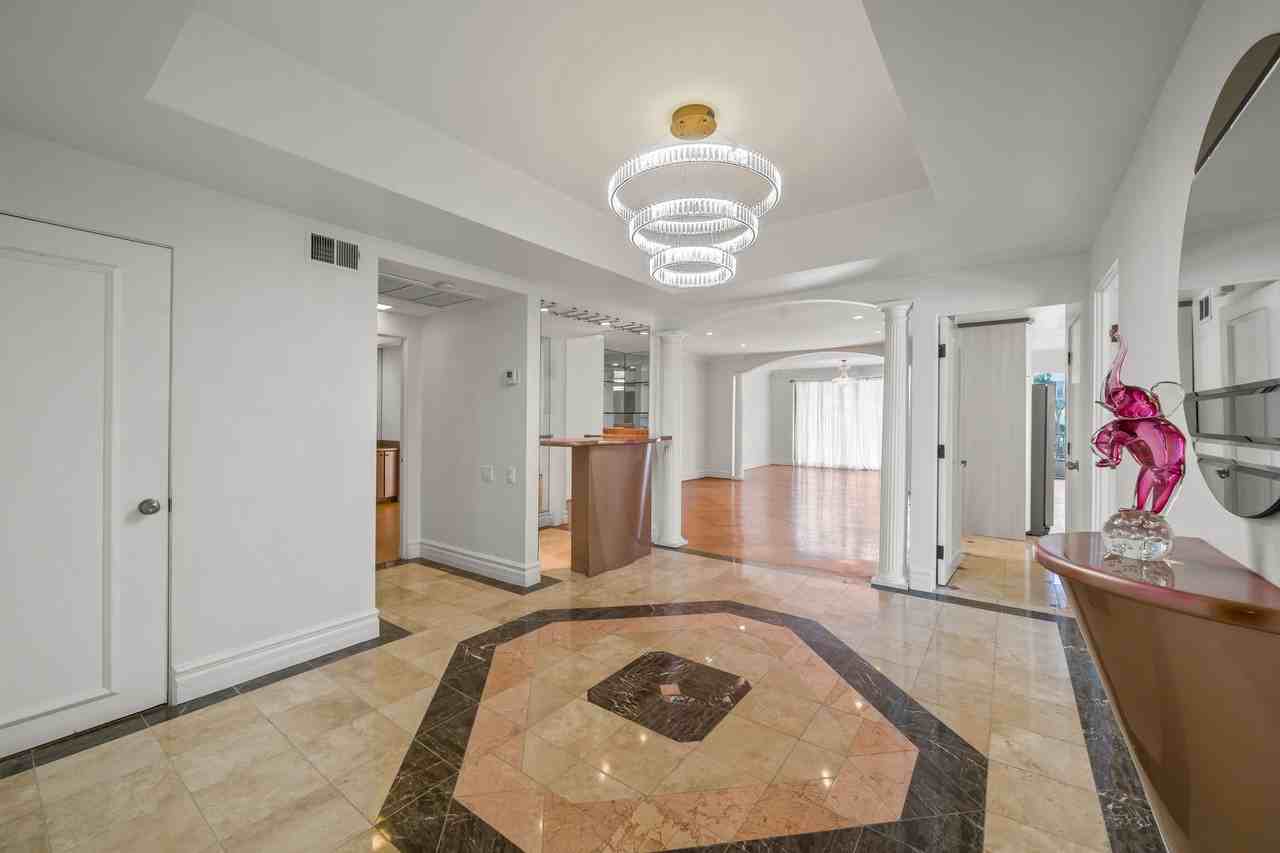 1210 N Kings Rd #203 - Photo 5 of 44