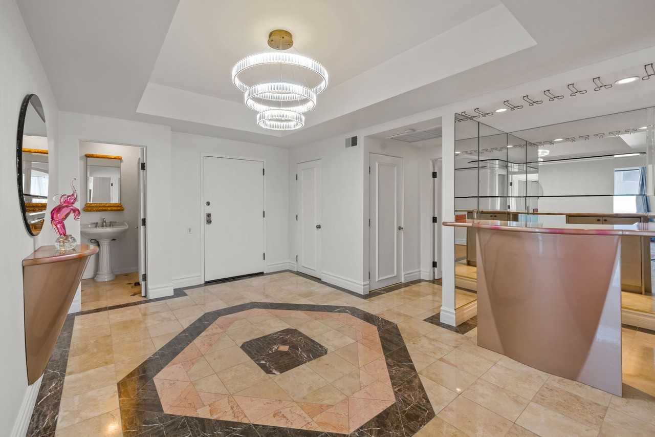 1210 N Kings Rd #203 - Photo 6 of 44