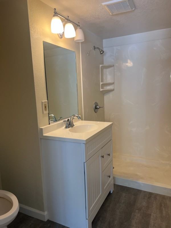 212 S Orange Ave #104 - Photo 5 of 9