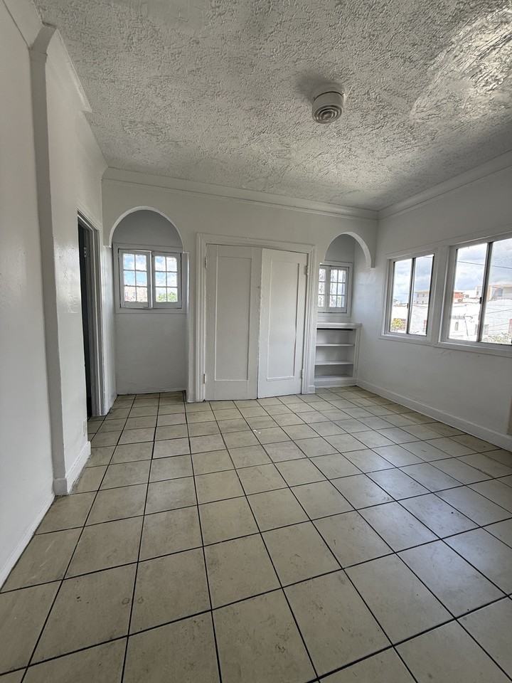 116 S Mathews St #NA - Photo 3 of 6