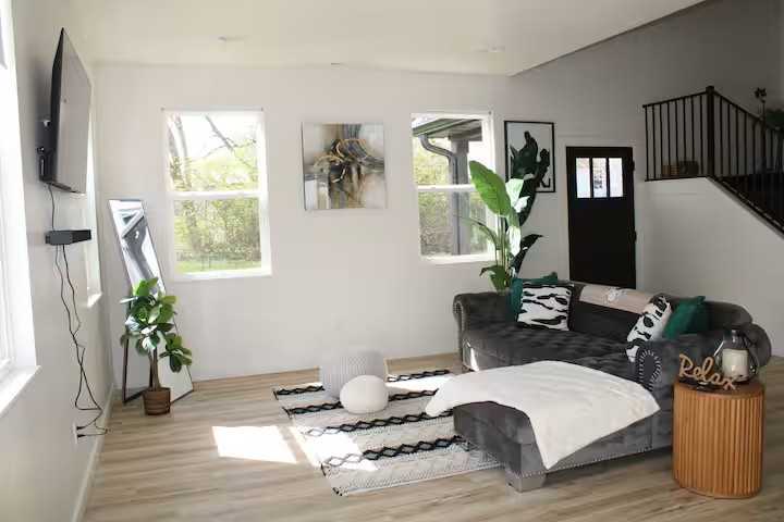 2455 Easton Ln #2455 - Photo 3 of 50