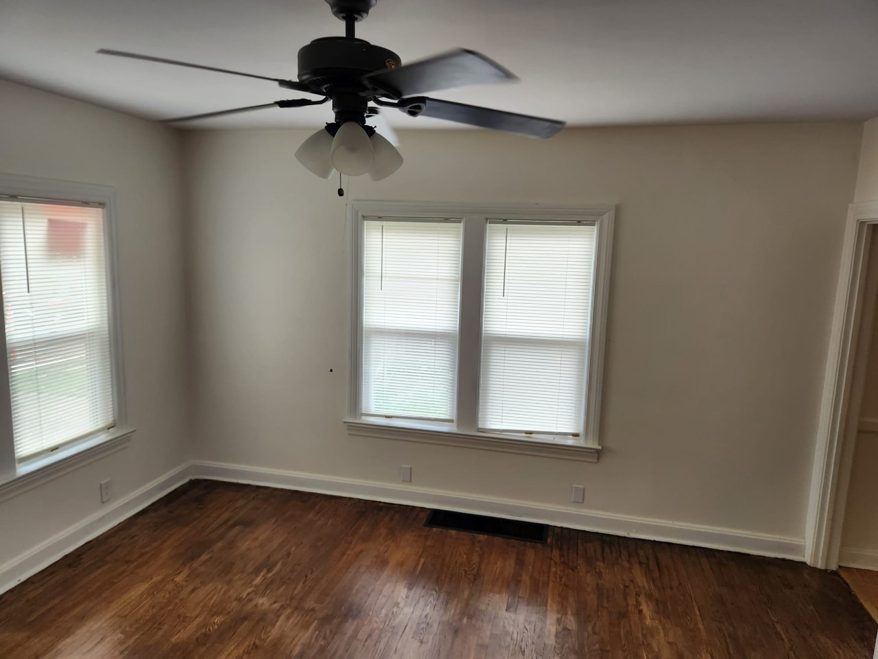 1123 E Blackford Ave #NA - Photo 3 of 11