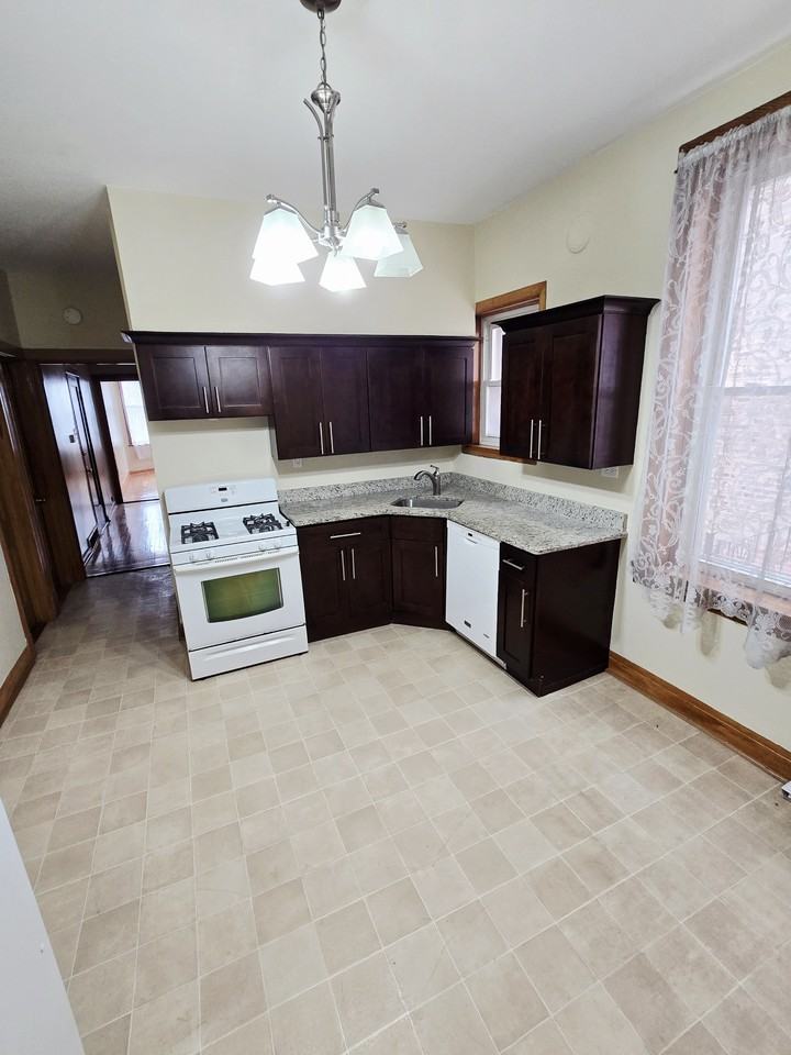 919 N Leavitt St #1F - Photo 6 of 18