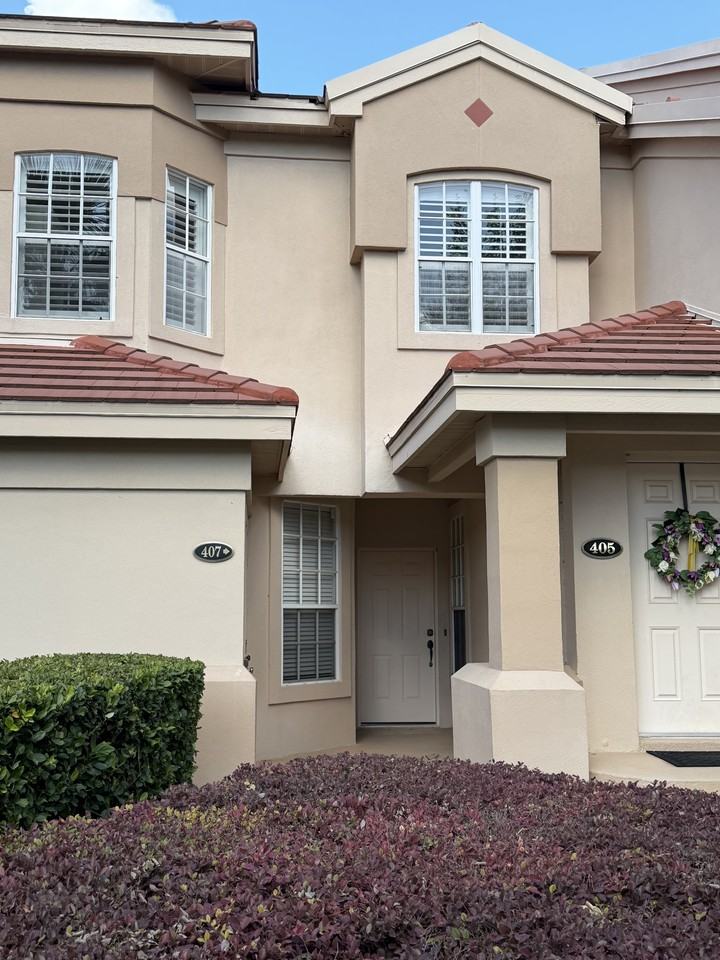407 Enclave Pl #407