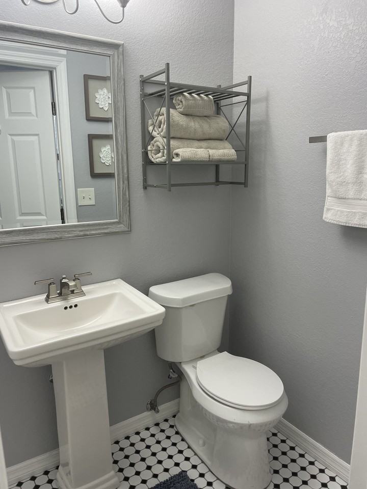 3106 W Cordelia St - Photo 6 of 8