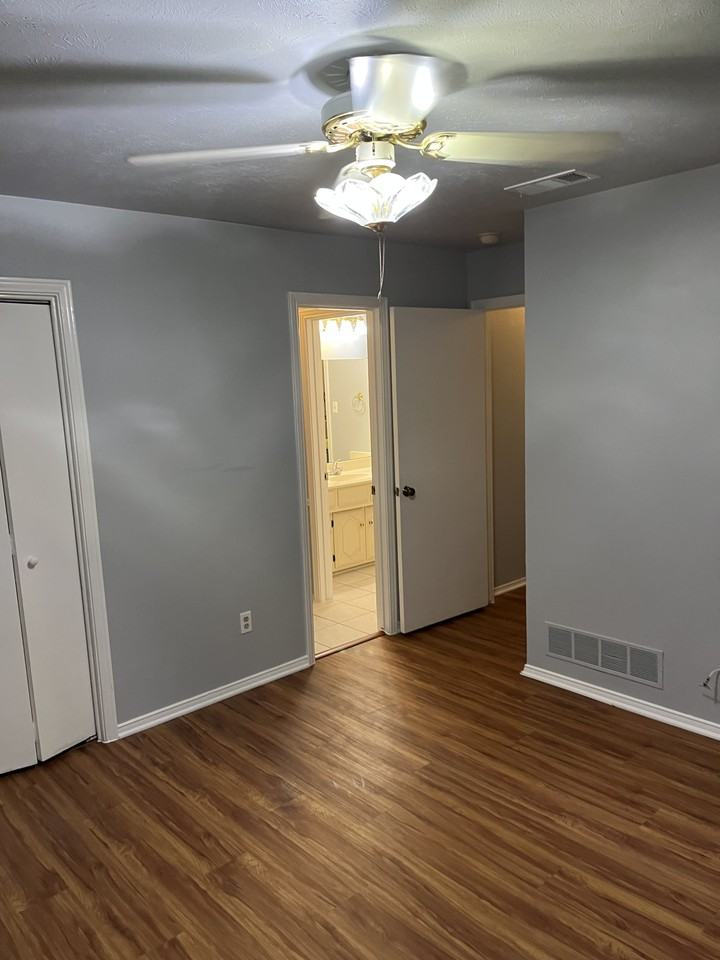 2304 Canyon Valley Trl #NA - Photo 3 of 33