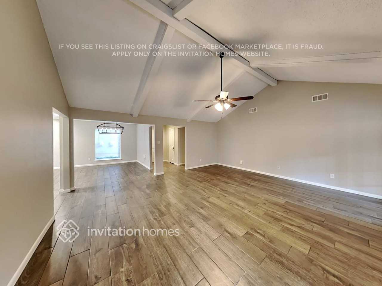 15607 Oldridge Dr - Photo 4 of 19