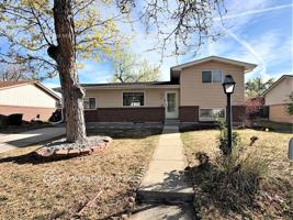 featured image of 402 S Robb Way