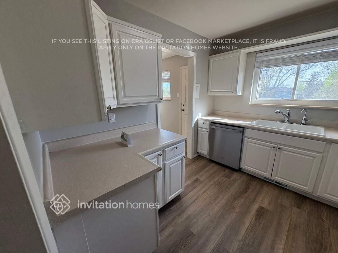 402 S Robb Way - Photo 7 of 22