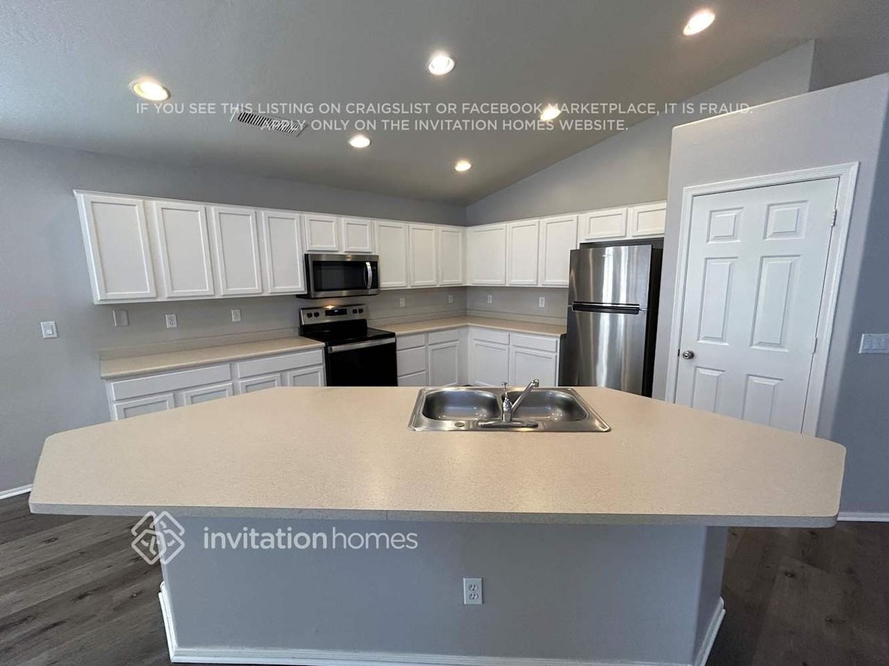 8524 W Chickasaw St - Photo 4 of 14