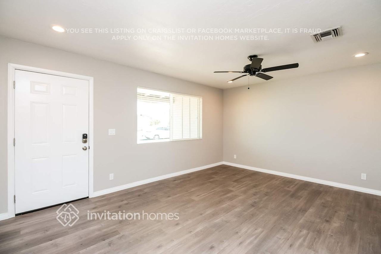 7302 E Fillmore St - Photo 3 of 21