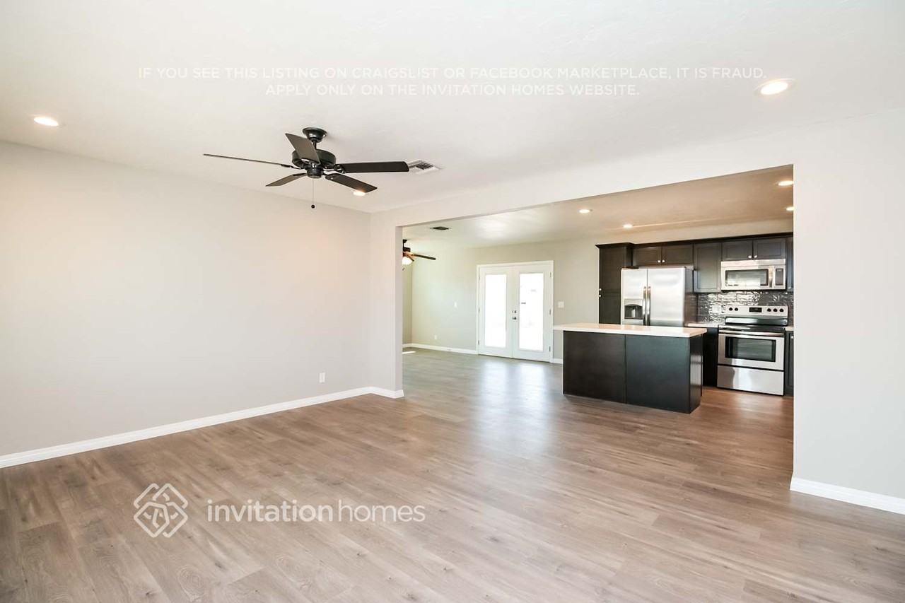 7302 E Fillmore St - Photo 5 of 21