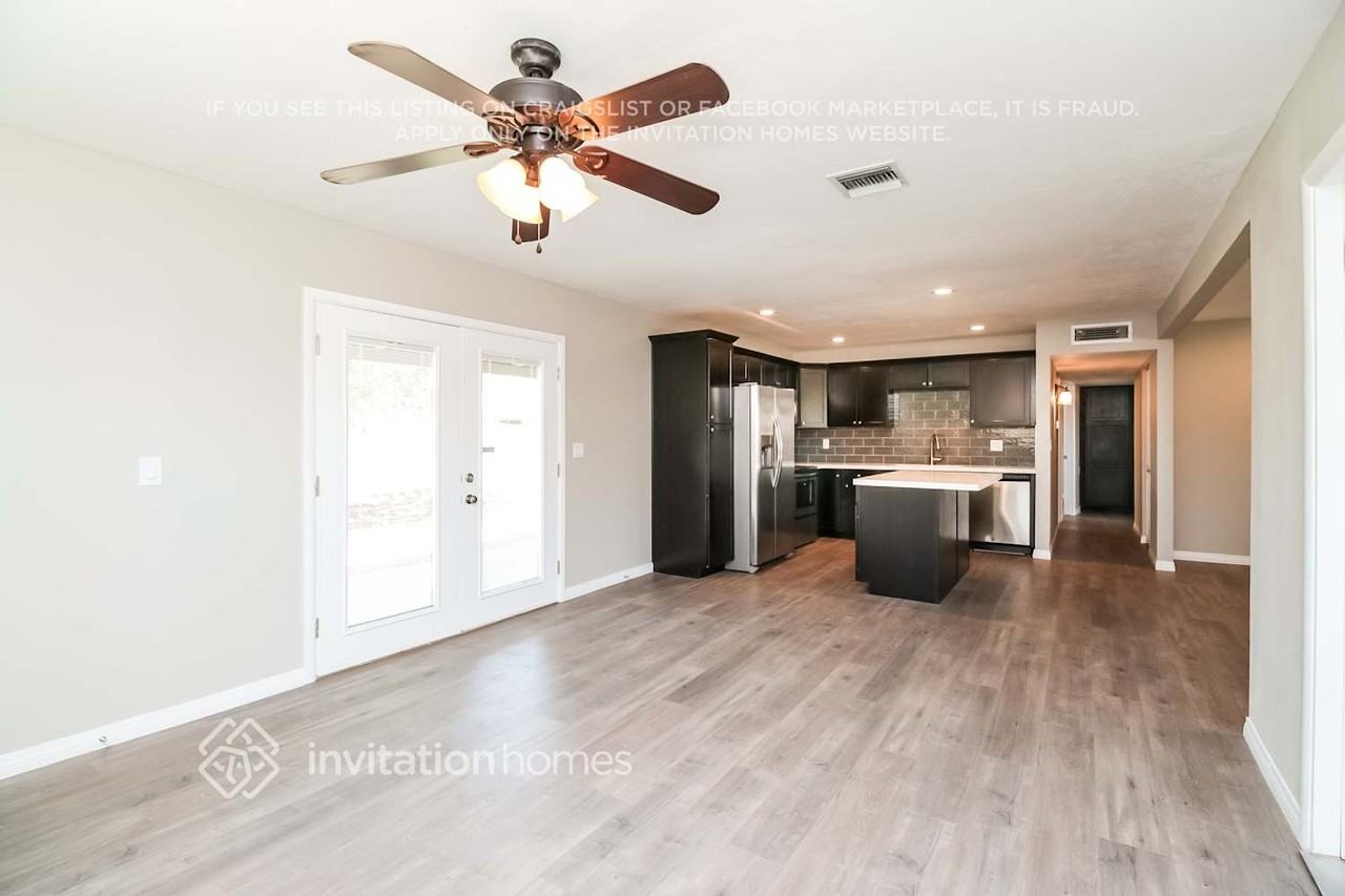 7302 E Fillmore St - Photo 6 of 21