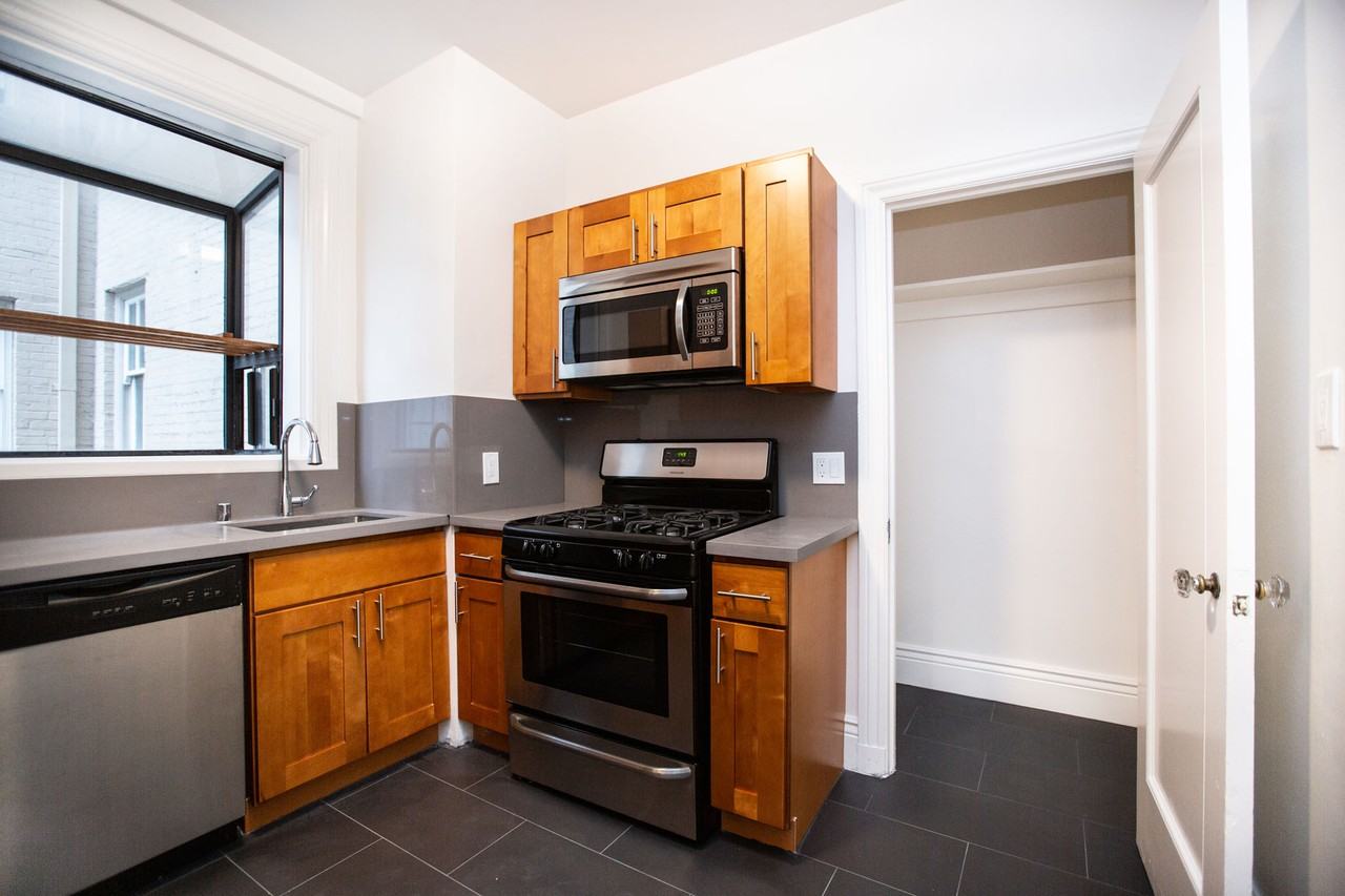 655 Powell - Photo 5 of 31