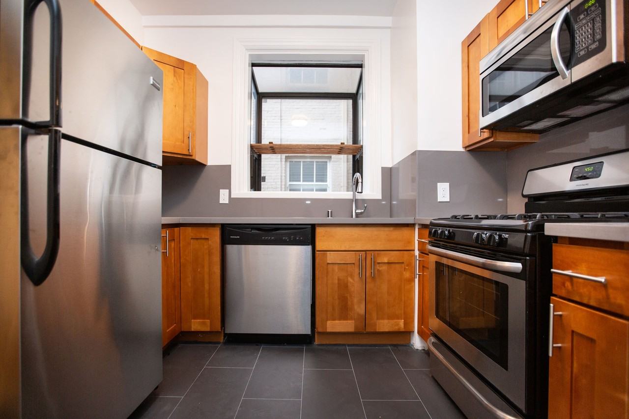 655 Powell - Photo 6 of 31