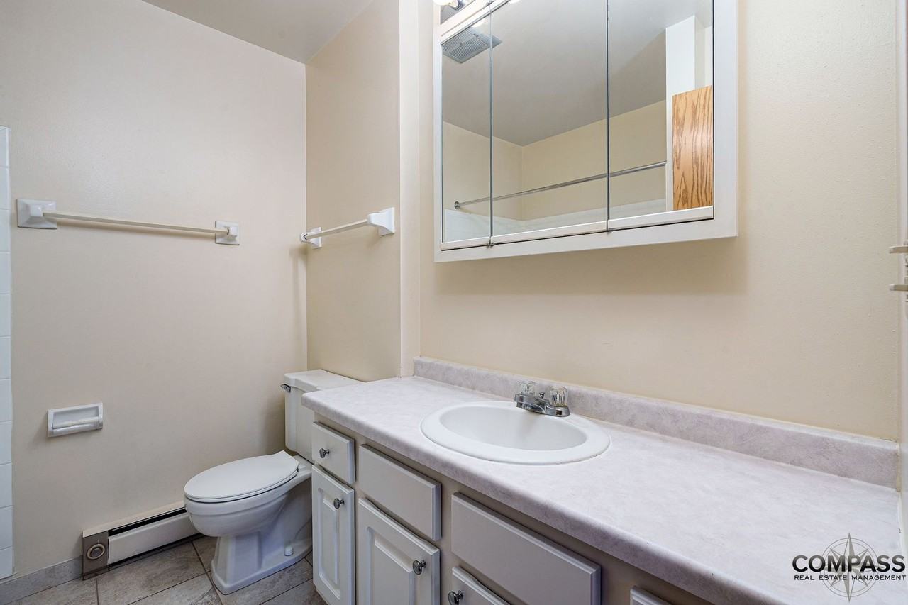 Half Moon Lake Apartments - Photo 7 of 37