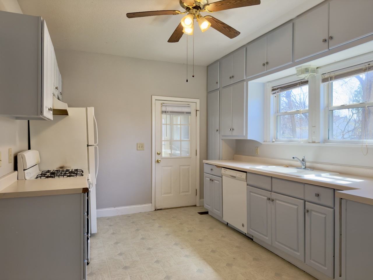 1126 16th St #1 - Photo 5 of 11