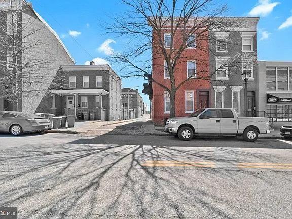869 Hollins St - Photo 2 of 2